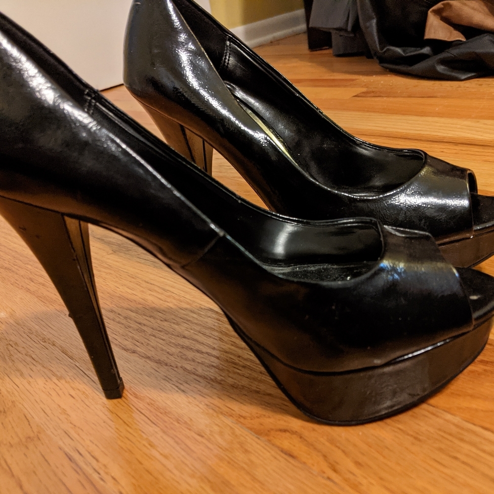 Size 7.5- Sexy black open-toed pumps